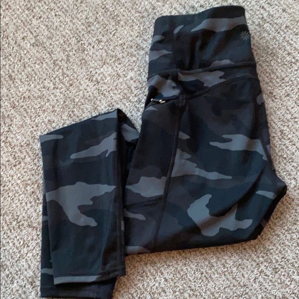 Athleta crop Camo leggings!
